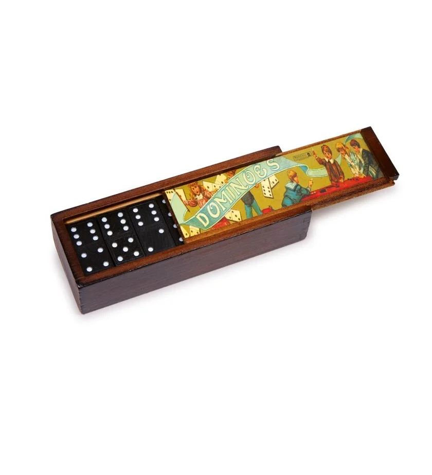 Domino peli puurasiassa