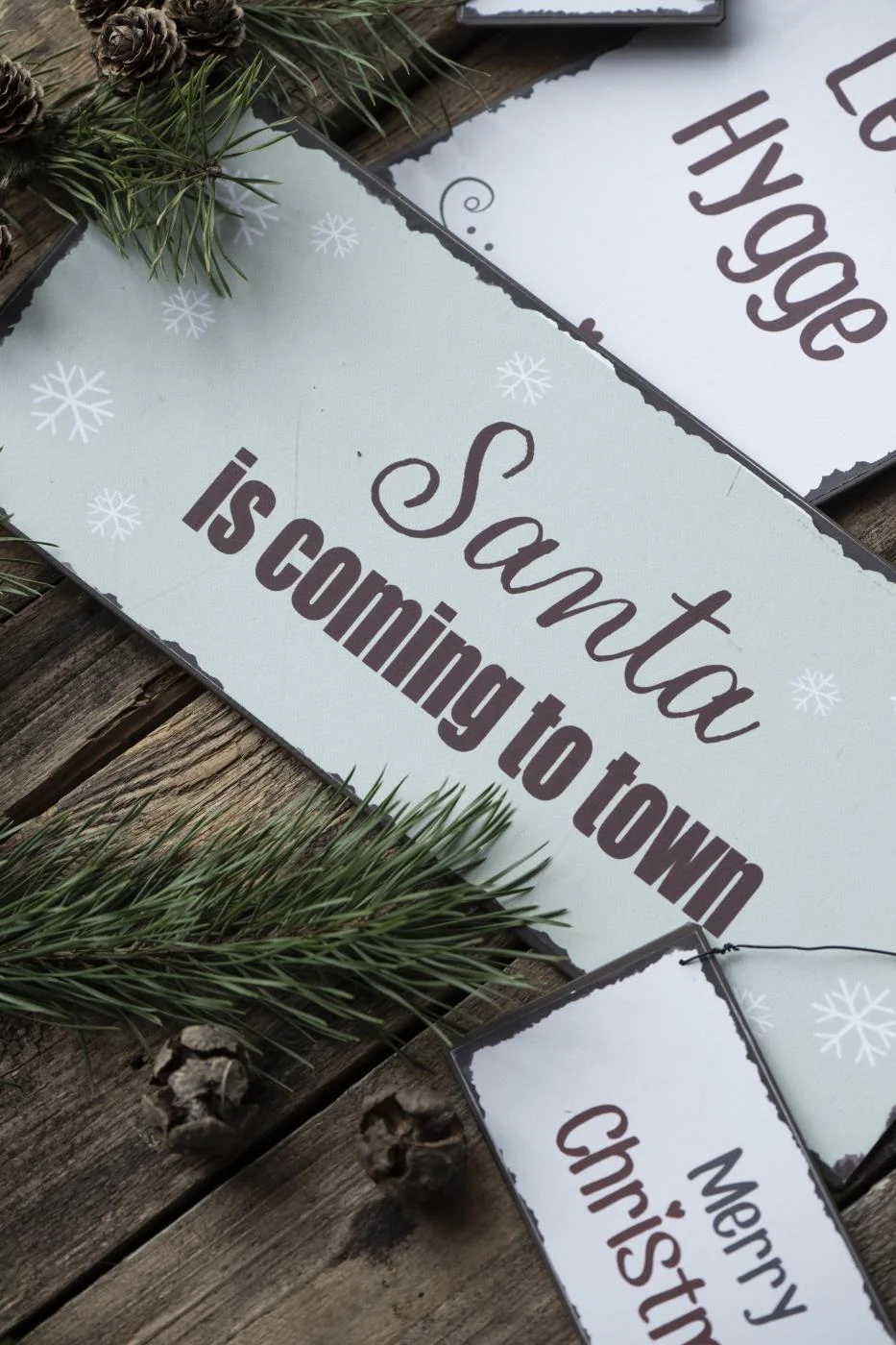 Metallikyltti "Santa is Coming to town"