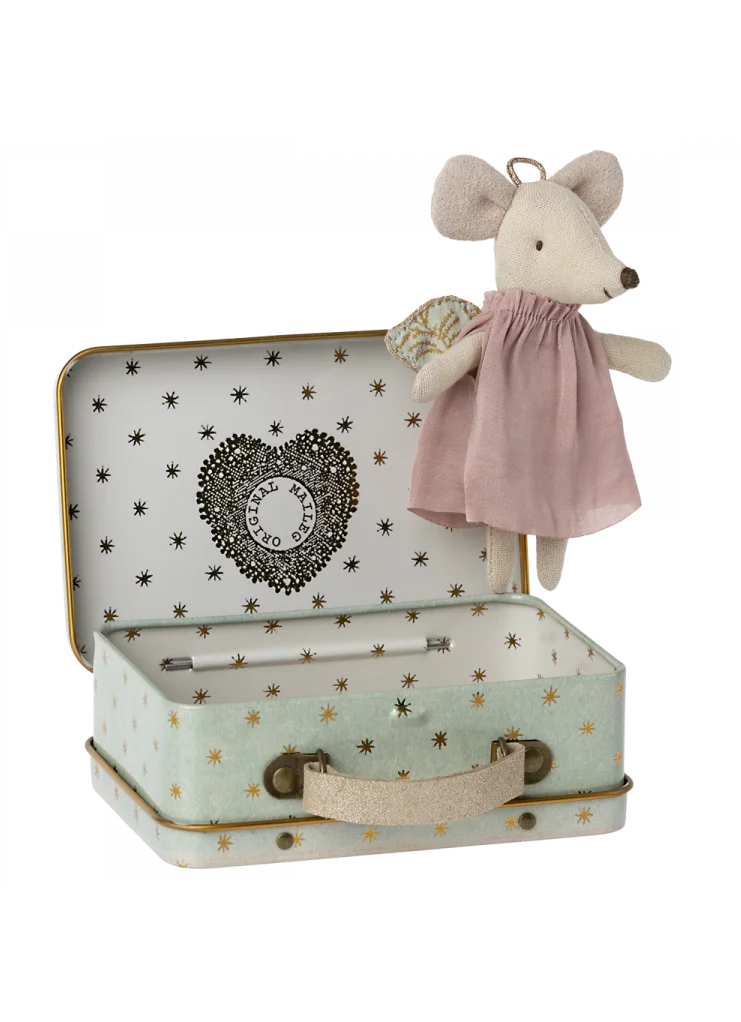 Maileg enkelihiiri matkalaukussa