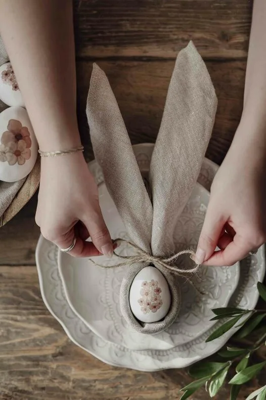 Majas Floral pääsiäiskoristemuna kukilla